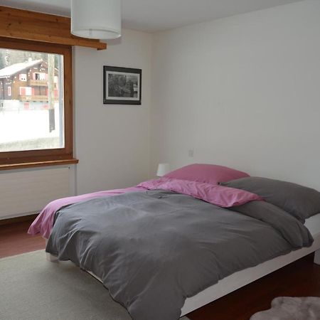 Haus Valaisia - Randa Bei Zermatt Apartment ภายนอก รูปภาพ
