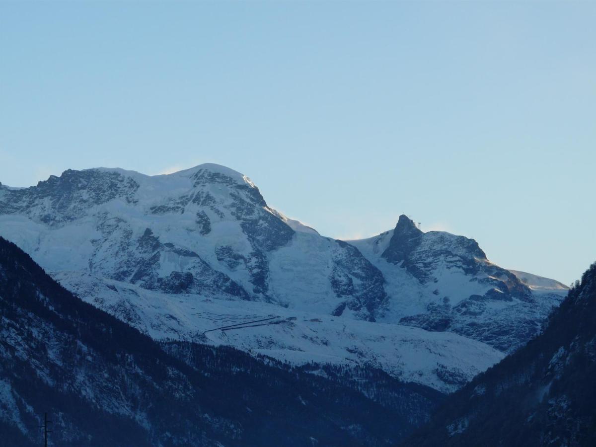 Haus Valaisia - Randa Bei Zermatt Apartment ภายนอก รูปภาพ